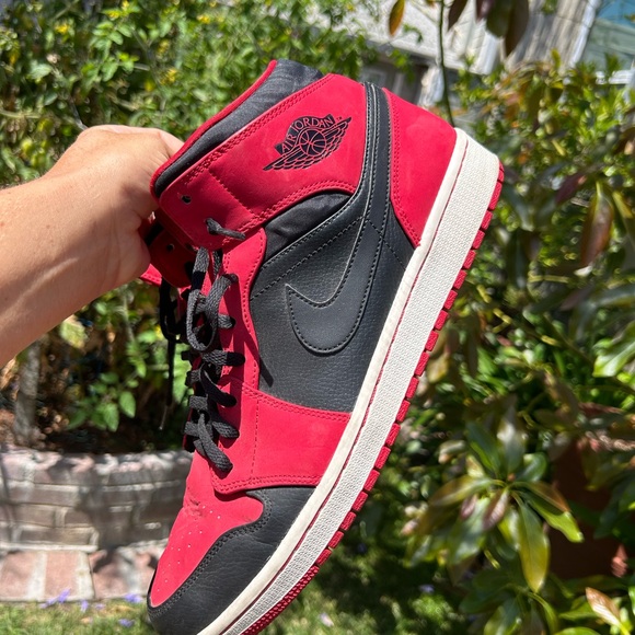 Nike Air Jordan 1 Mid Bred (2013) Sneakers 554724 005 Red Black Size 13 - Picture 6 of 6